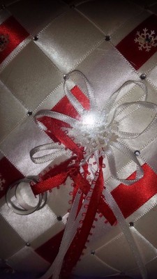 B. B. World Wedding Collection Ring Bearer 7x7 Pillow NIB Red & White Snowflake