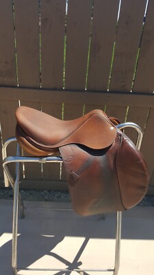 Devoucoux Biarritz 17'' Jumping Saddle Brown Buffalo New/Unused Seat Excel Cond