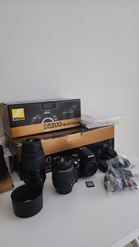 Nikon D5200 + 18-70mm + 70-300mmレンズセット Amazon | Nikon デジタル一眼レフカメラ D5200 ダブルズーム