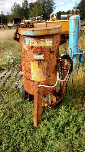 Titan 350 Sandblaster Pot