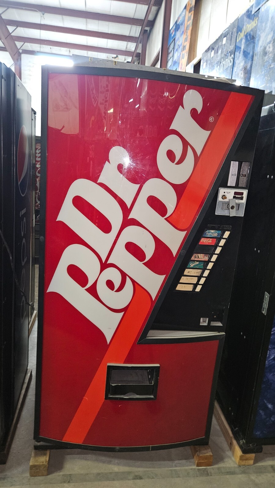 RARE VINTAGE Dr Pepper Dixie Narco 368 Soda Vending Machine
