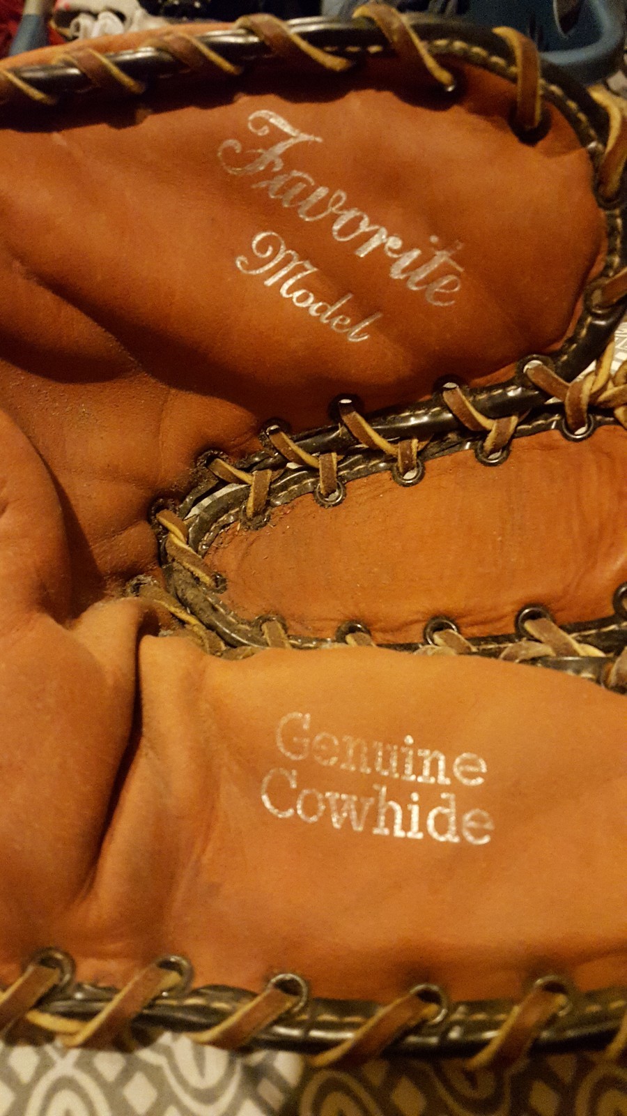 VINTAGE MCKINNON FIRST BASE PROFESSIONAL BASEBALL GLOVE B-675 FAVORITE MODEL