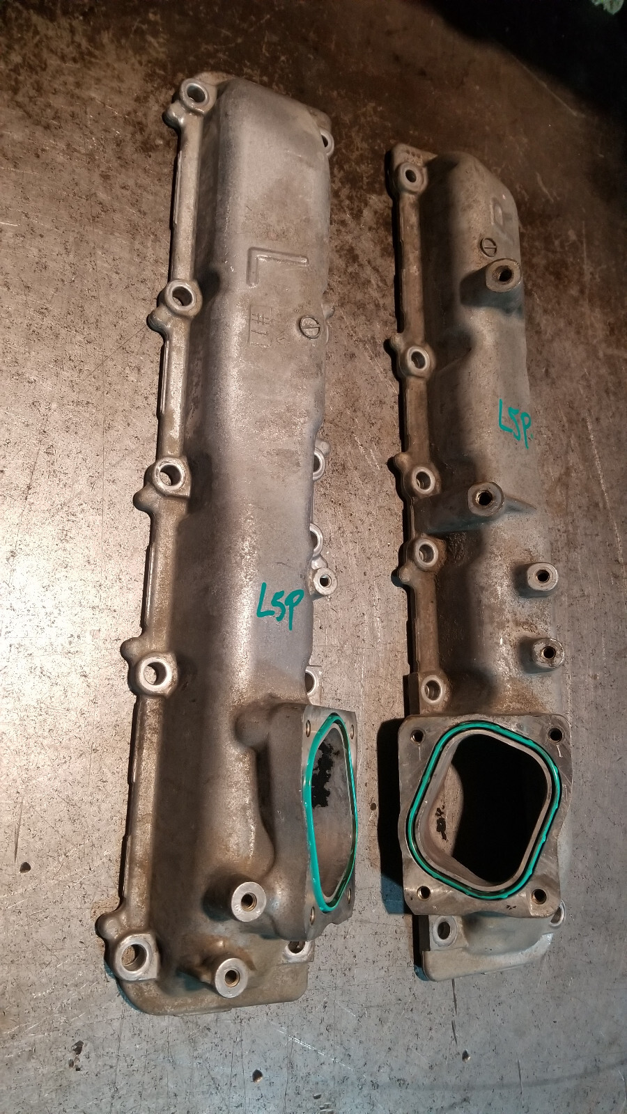 12643886 & 12643888 6.6L DURAMAX L5P INTAKE MANIFOLDS RUNNER 2017-2023 - Picture 4 of 8