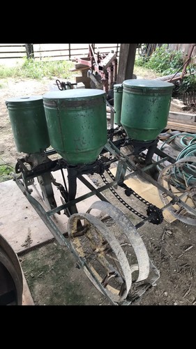 John Deere 2 Row Corn Planter with 10 sets of plates    Has Fertilizer Box’s!!!