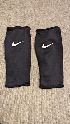 Nike Shin Guard Lock Sleeve (Large, Black)