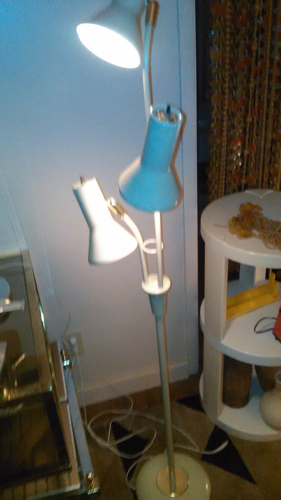 MID CENTURY MODERN EAMES ERA BEIGE FLOOR LAMP THREE CONE ADJUSTABLE SPOT LIGHTS