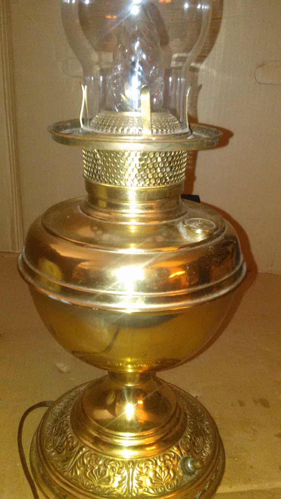 VINTAGE BANQUET OIL LAMP CONVERSION BRADLEY & HUBBARD BRASS BASE FLOWERED GLOBE