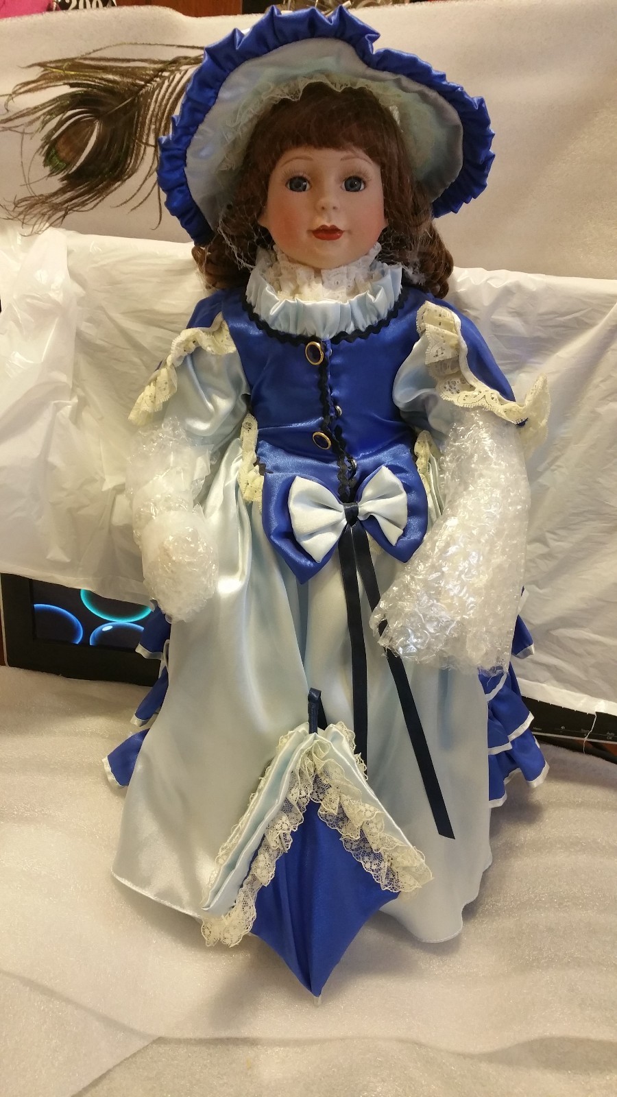 VICTORIAN COLLECTOR PORCELAIN DOLL - #357 / 800         ESTATE  SALE