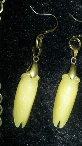 EGYPTION REVIVAL NATURAL YELLOW JADE SCARAB OVAL CHAIN NECKLACE, EARRINGS SET.