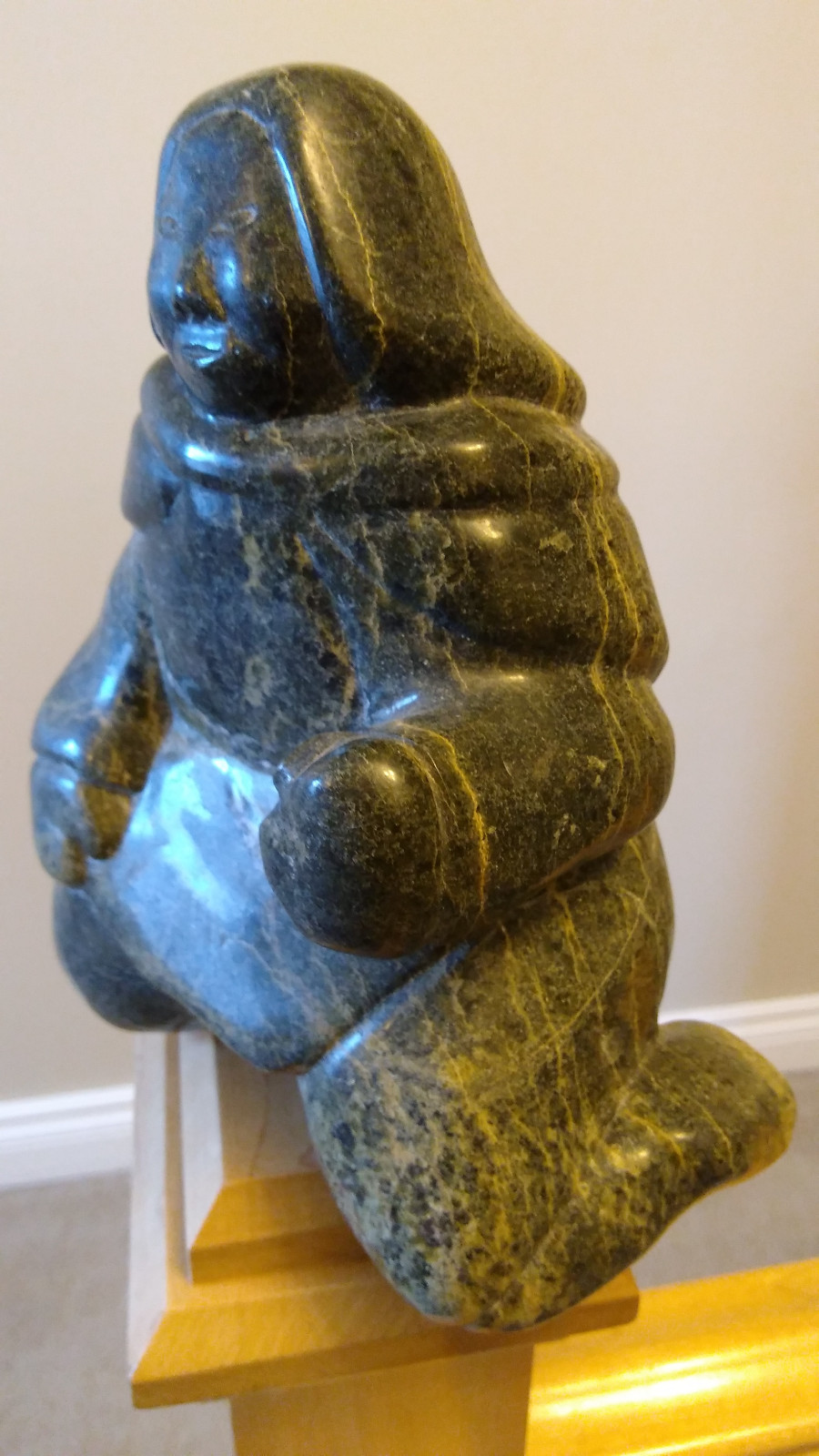 MANNUMI SHAQU  INUIT SCULPTURE KNEELING WOMAN
