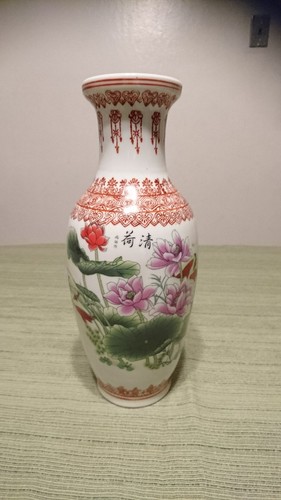 VINTAGE CHINESE FAMILLE ROSE PORCELAIN VASE SIGNED