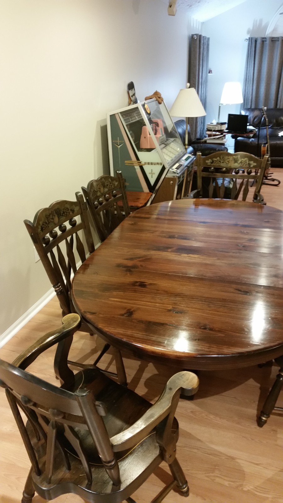 Ethan Allen Antique Pine Round Pedestal Dinning Table With Two Leaves