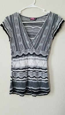 SAY WHAT? Women's Acrylic Blouse Size SMALL***Beautiful design & Colors**V neck