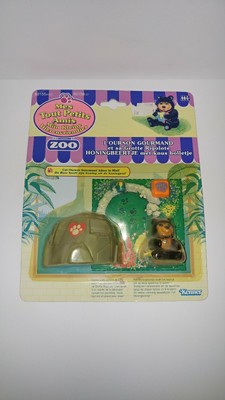 New 1993 Kenner French Littlest Pet Shop ZOO Honey Bear with Cosy Cave figure