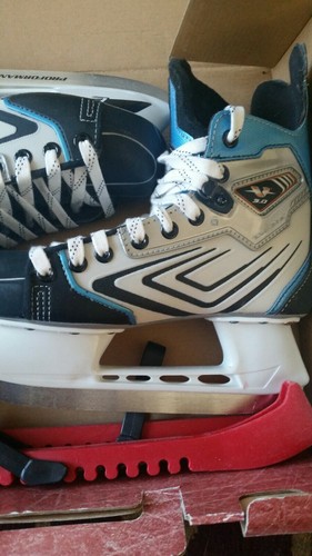 CCM Vector 3.0 NHL 88 ICE Hockey Ice Skates jr size 4
