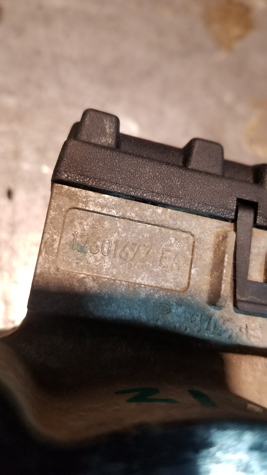 12601677 GM 11-16 2500 3500 HD 6.6L Diesel Turbo Pre Heater - Picture 3 of 6