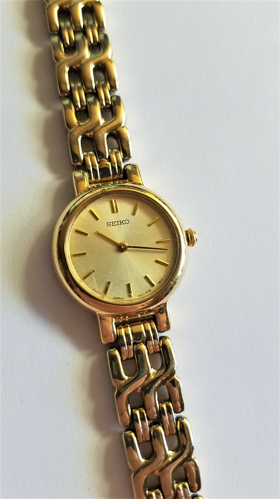 Seiko Womens 1N00-1H20 Watch Gold Bracelet Band Case White Seiko Womens 1N00-1H20 Watch Gold Bracelet Band Case White