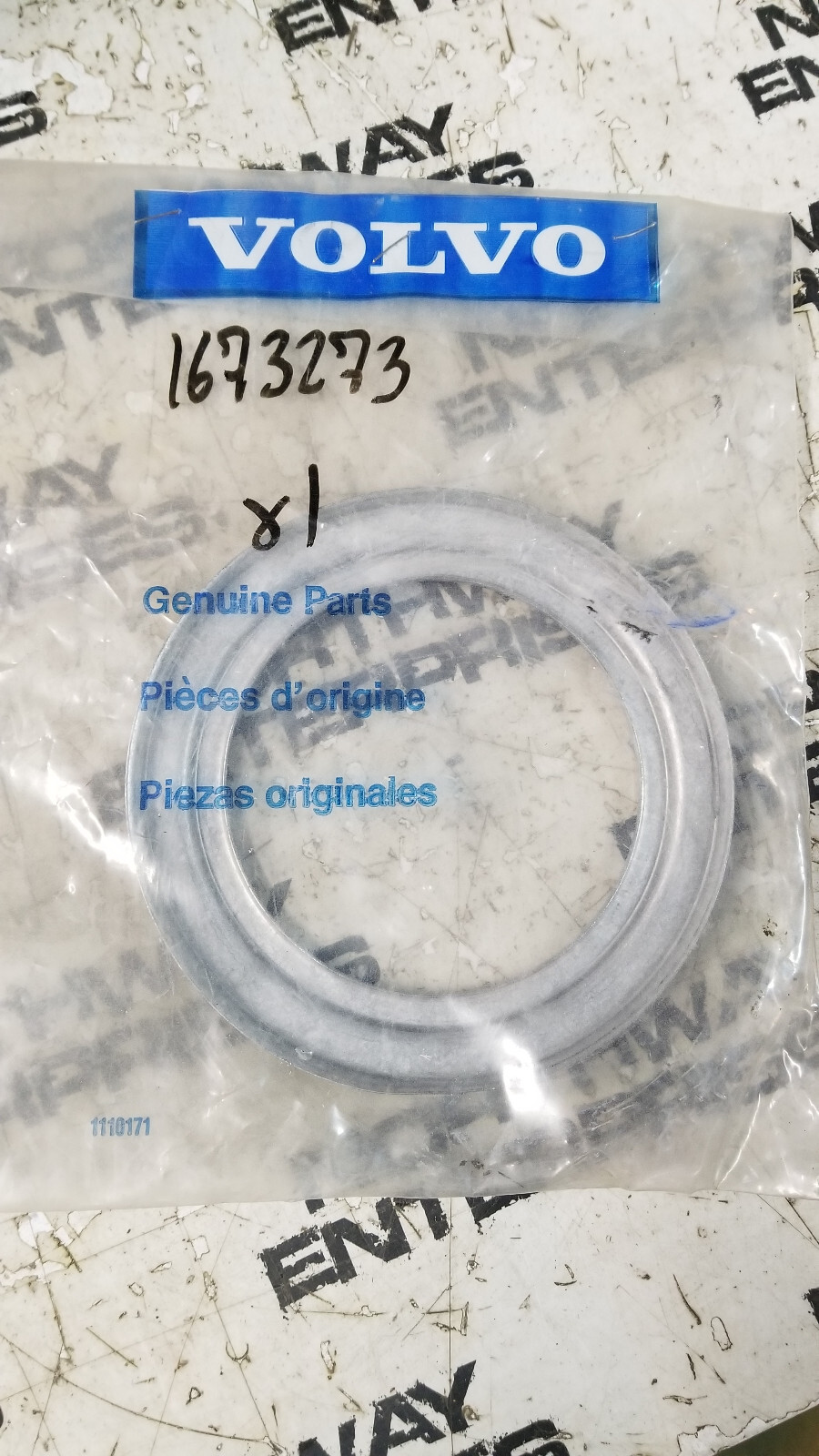 1673273 VOLVO PROTECTING PLATE DUST CAP VOE1673273 - Picture 1 of 1