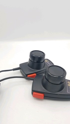 Atari controllers lot | Untested | 7800 x2 | Paddle 2 in 1 | joystick x2 |