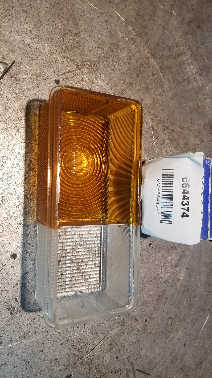 VOE6644374 VOLVO LAMP AMBER 6644374 - Picture 1 of 2