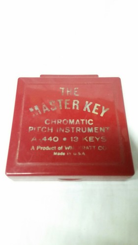 The Master Key Chromatic Pitch Pipe Instrument A440 13 Keys WM Kratt Co USA Made