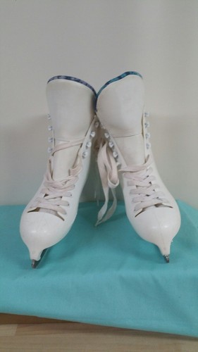 Ice skates size 2 youth white Lake Placid white figure