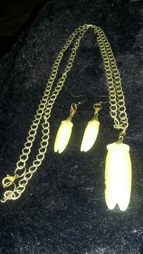 EGYPTION REVIVAL NATURAL YELLOW JADE SCARAB OVAL CHAIN NECKLACE, EARRINGS SET.