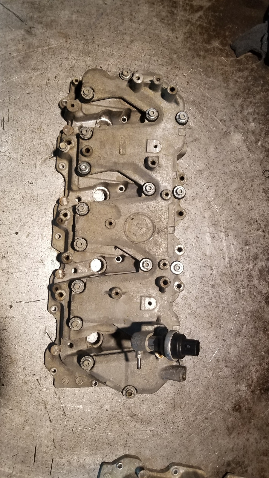 2011-2015 DURAMAX 6.6 6.6L DIESEL LML VALVE COVER & SPACER RH PASSENGER - Picture 4 of 9
