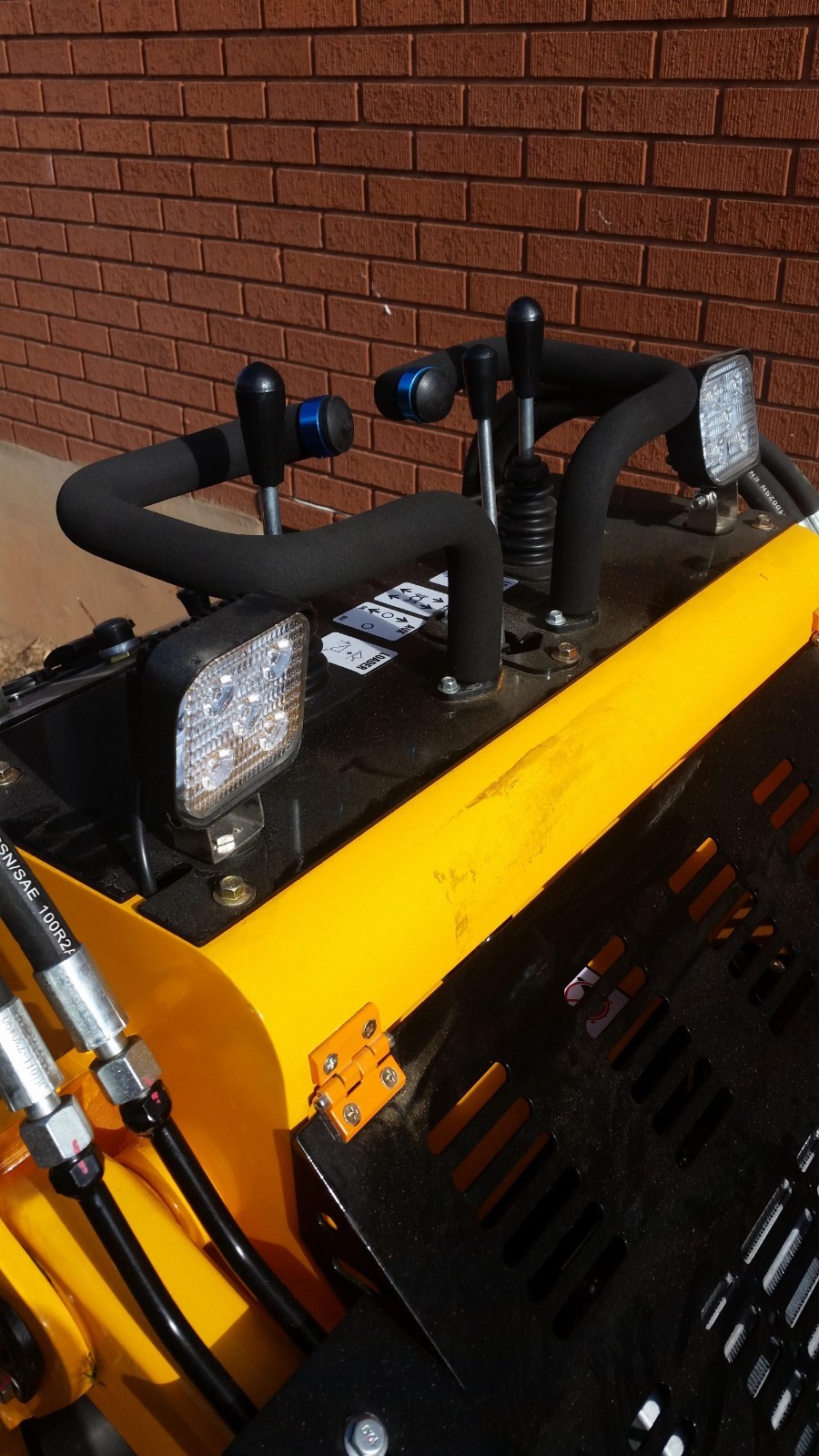 Mini Skid Steer, Infront Machinery Construction. Comes with bucket & Snowblower