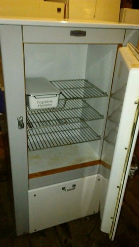 1930s frigidaire Automatic Fridge **gutted, does NOT work**