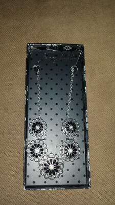 NEW Grace Adele - Black & Silver Daisy Flower 18'' L Pendant Necklace 