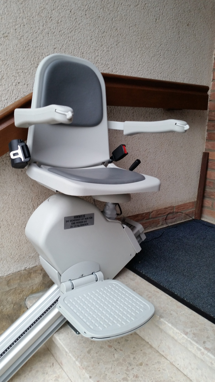 Treppenlift-mit-Montage-Außen-Vorführgerät-Acorn-Superglide-Lieferung-3JGarantie