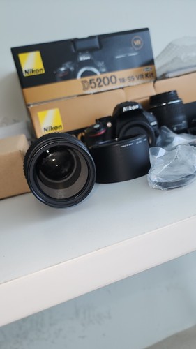 Nikon D5200 + AF-S NIKKOR 18-50mm セット Nikon D D5200 24.1MP Digital SLR Camera - Red (Kit w/ AF-S