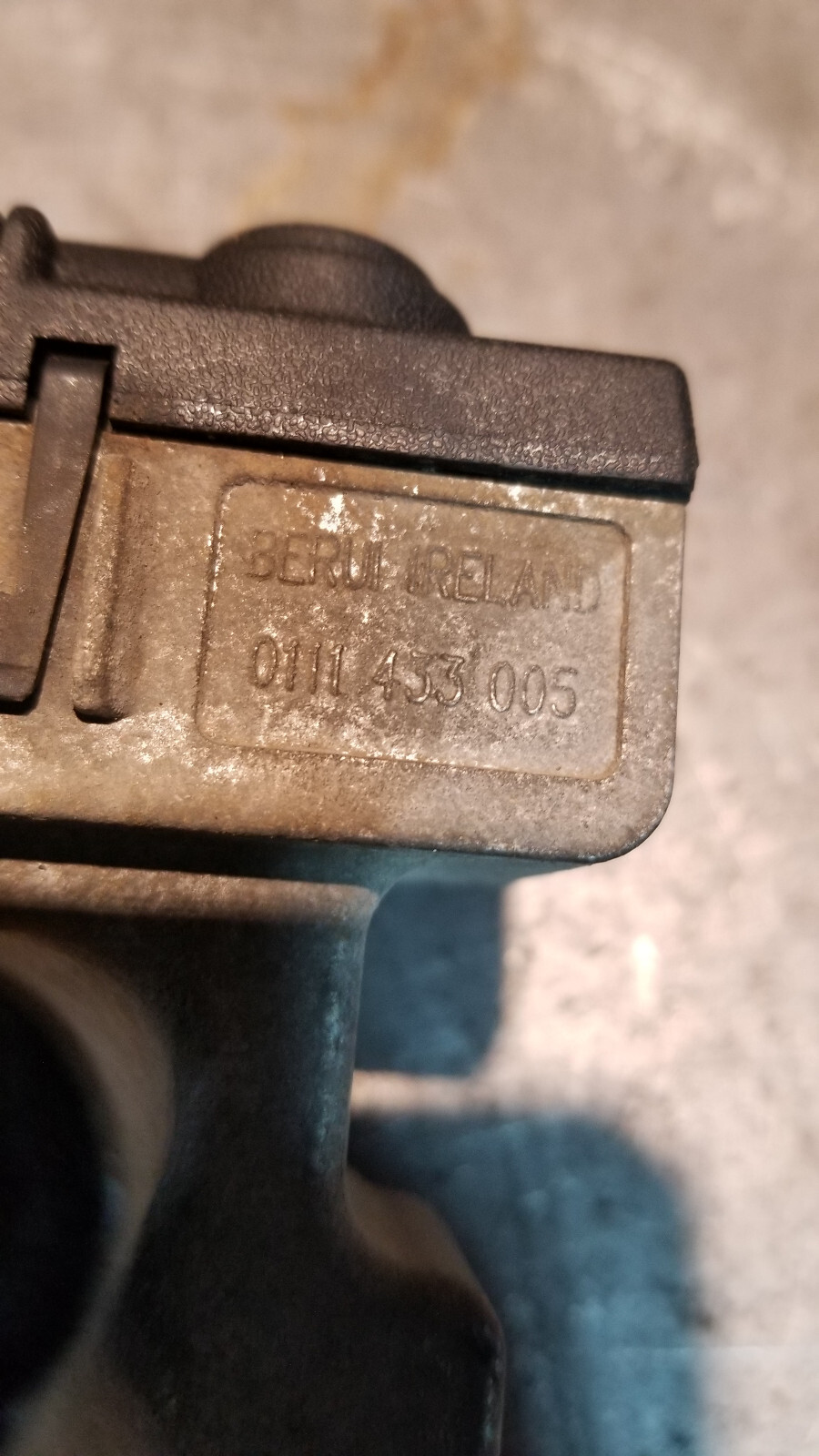 12601677 GM 11-16 2500 3500 HD 6.6L Diesel Turbo Pre Heater - Picture 2 of 6