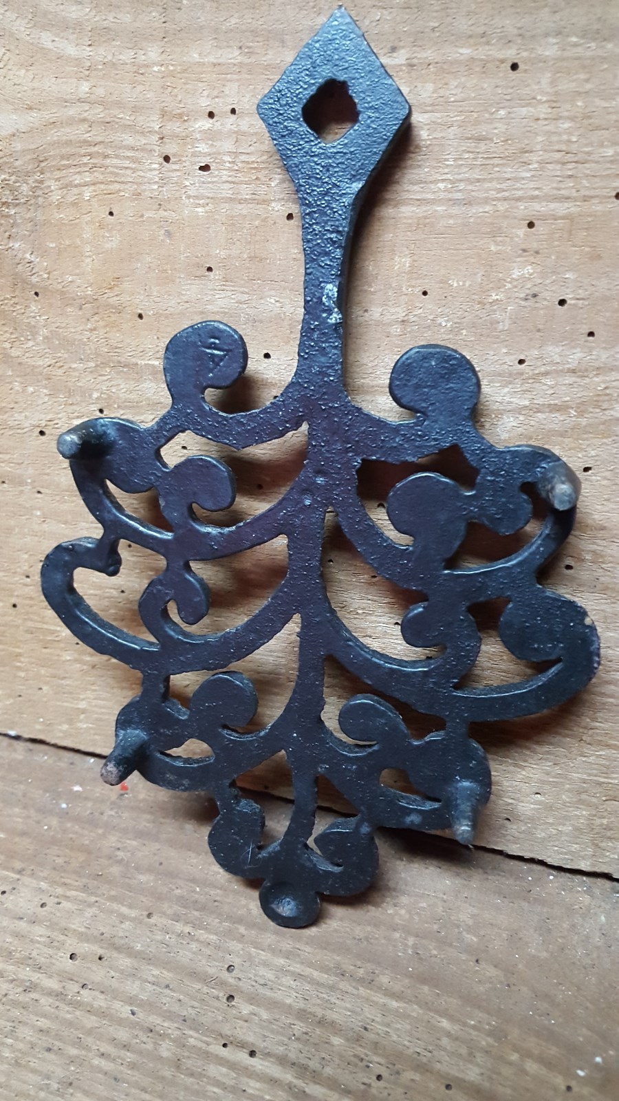 CAST IRON TRIVET~ TREE DESIGN~ #4~8 1/4  LONG 5 1/4 WIDE~NICE PATINA~ESTATE FIND