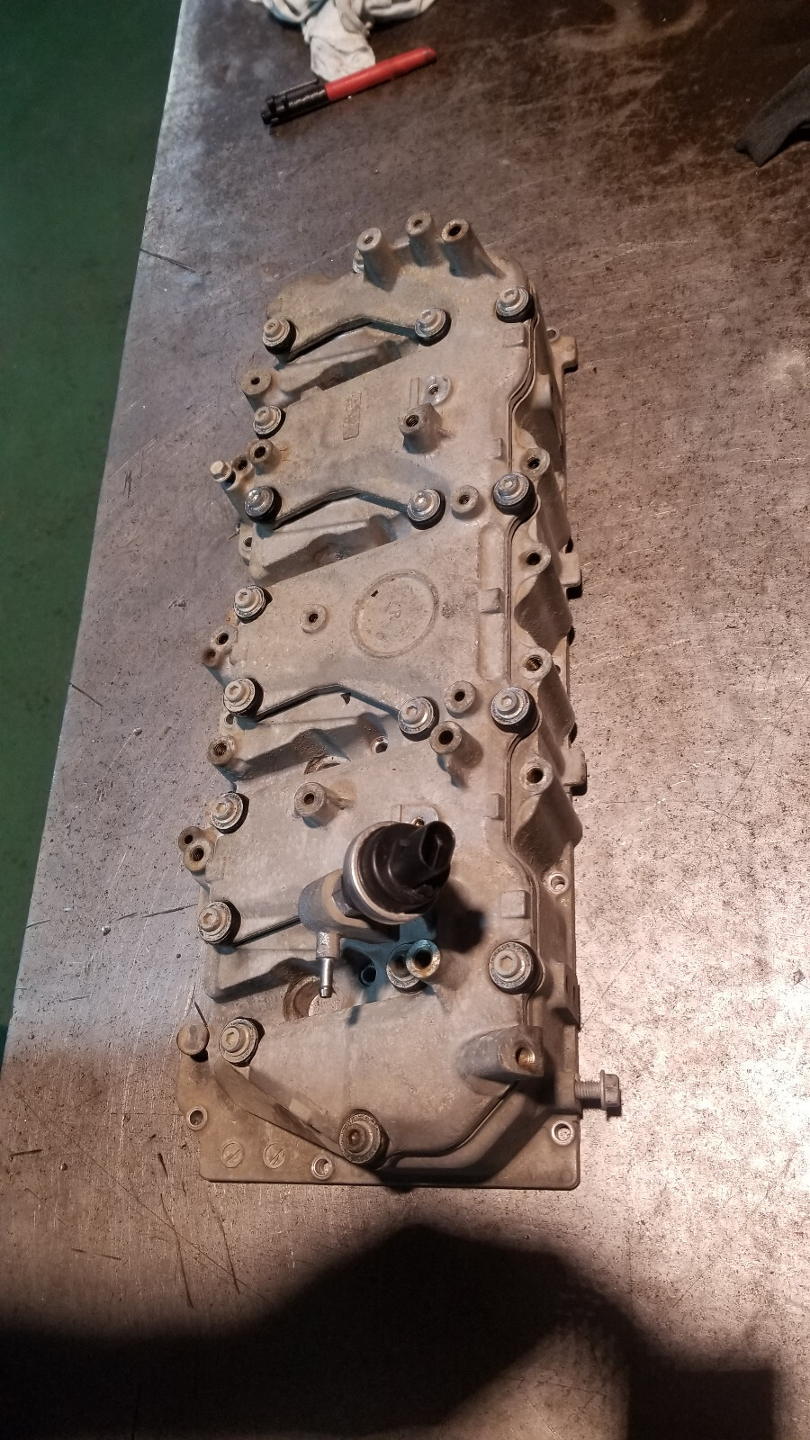 2011-2015 DURAMAX 6.6 6.6L DIESEL LML VALVE COVER & SPACER RH PASSENGER - Picture 2 of 9