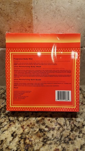 Calgon Hawaiian Ginger Gift Set Body Mist 2 oz, Body Wash, Bath Beads & Pouf