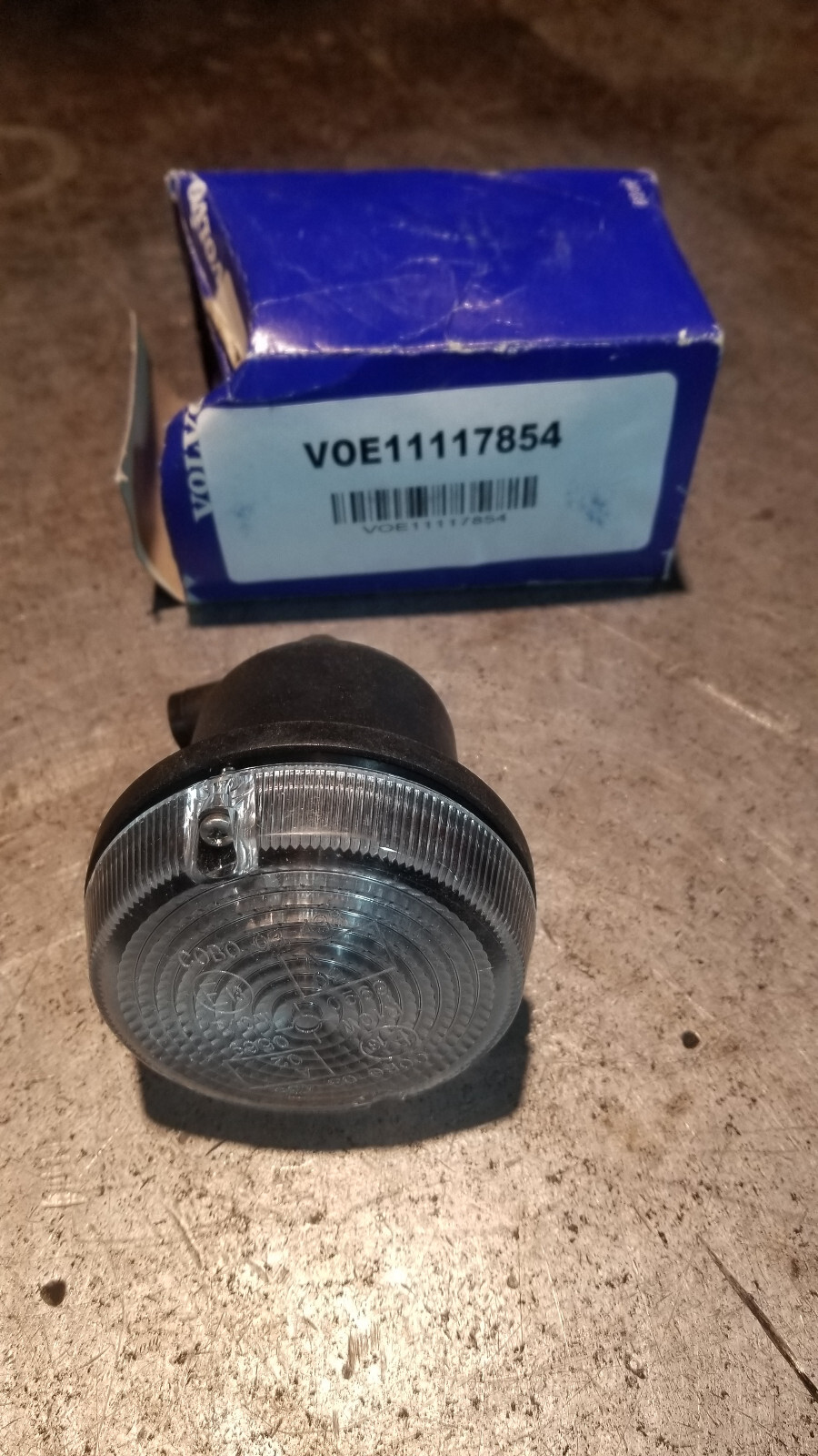 VOE11117854 VOLVO LAMP 11117854 - Picture 2 of 2