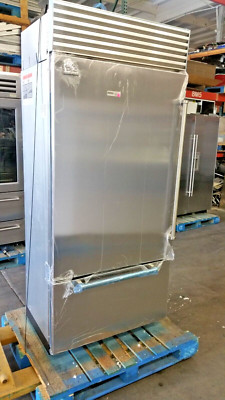 BRAND NEW SUB-ZERO 10/22' model BI-36UID/S STAINLESS REFRIGERATOR INSIDE WATER!