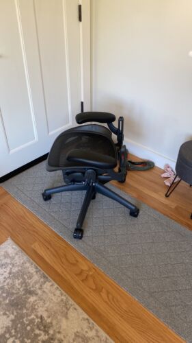 Herman Miller Aeron Chair Open Box Size B Fully Loaded Herman Miller Aeron Chair Open Box Size B Fully Loaded