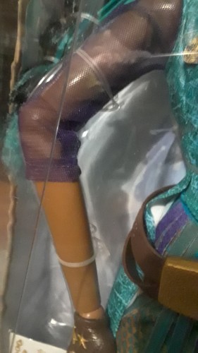 Disney Descendants 2 Isle of the Lost Uma 28” Doll NEW MOVIE COMES OUT MID 2019
