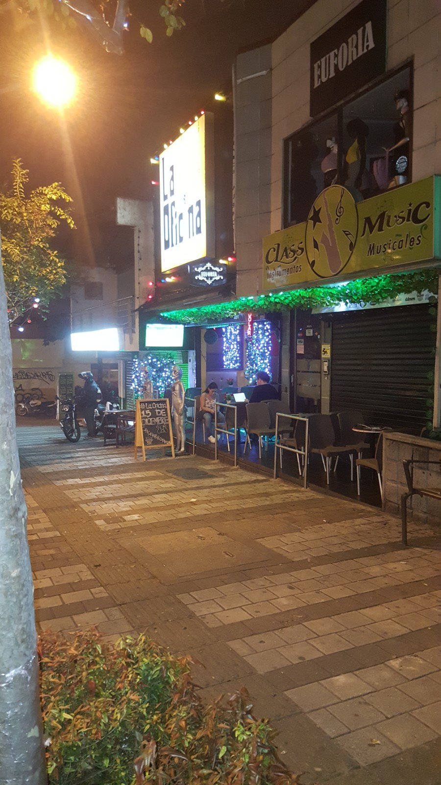 Calle 10 bar in Medellin, Colombia - turn key business