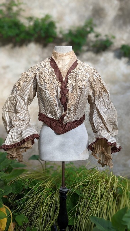 OPULENT EDWARDIAN STRIPED SILK TAFFETA JACKET W BELL SLEEVES AND LACE TRIM
