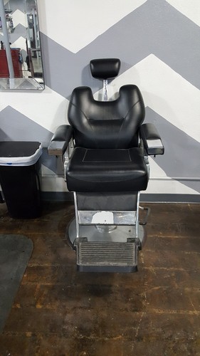 Barber chair used local pickup only Port Lavaca Texas
