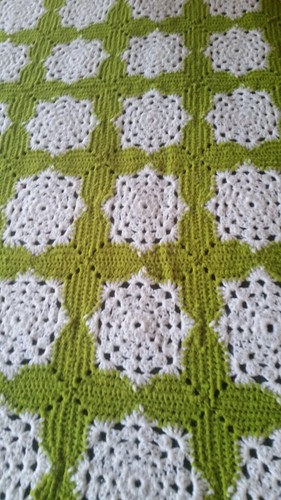 Afghan Throw Lap Blanket Granny Square 73x46 Knitted Handmade Vintage Green Whit