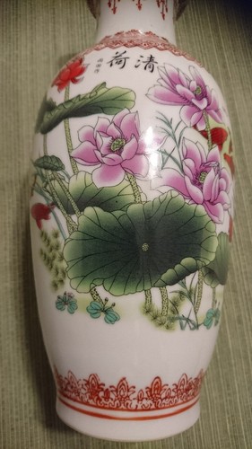 VINTAGE CHINESE FAMILLE ROSE PORCELAIN VASE SIGNED