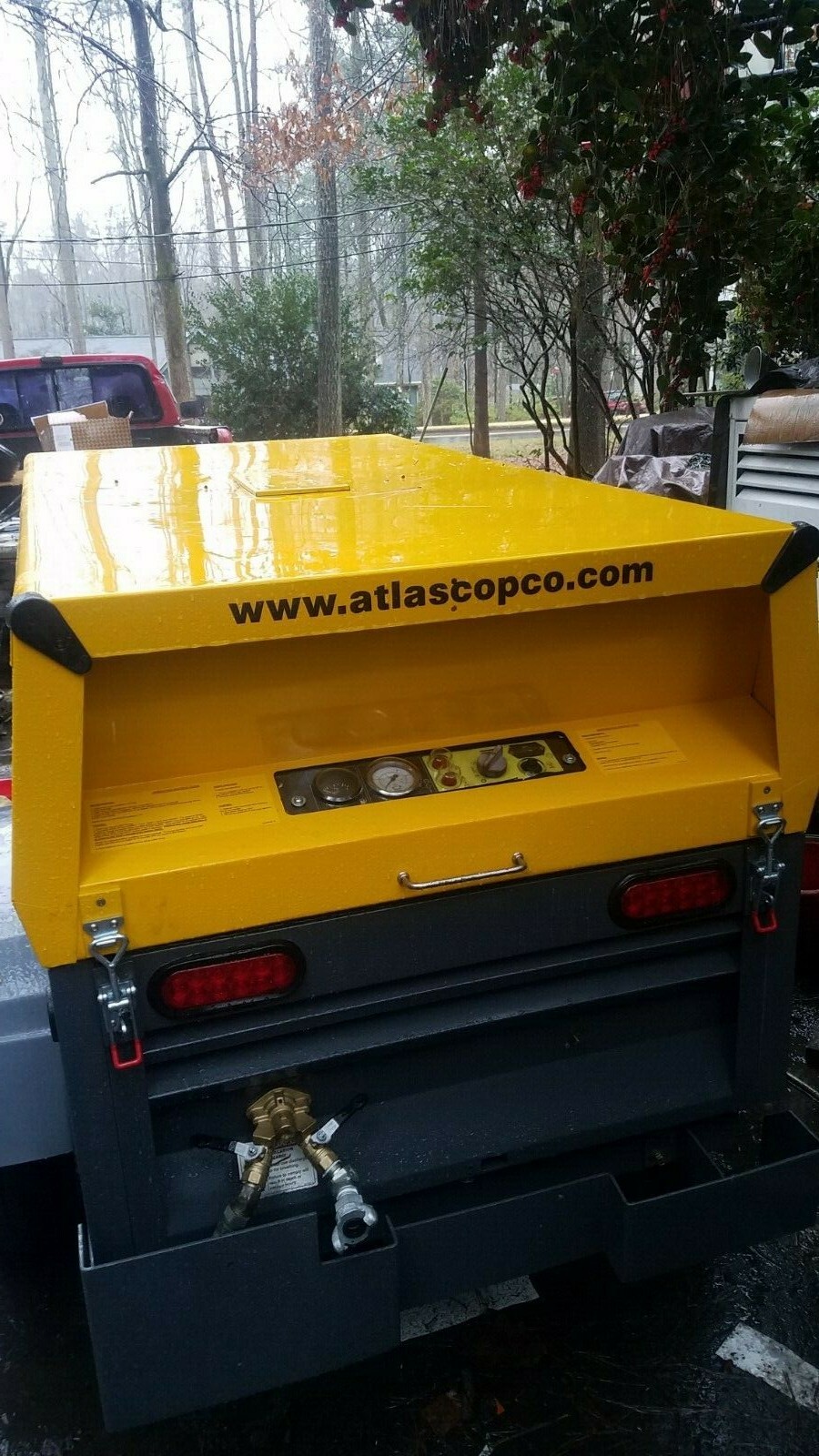 2009 Atlas Copco XAS185 185 CFM  Portable Air Compressor Deere Diesel 500 hours