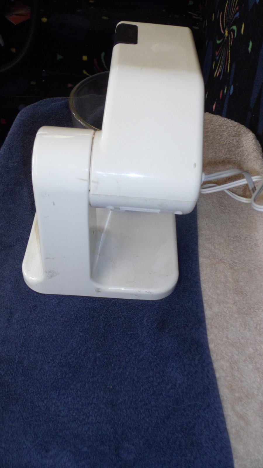 Sunbeam Mixmaster Stand Alone Mixer #01401 w/Glass Bowl & A Set of Beaters