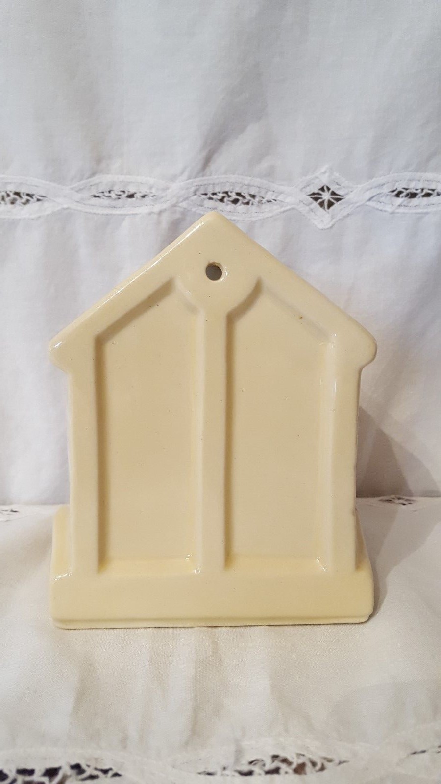 Vintage Shawnee pottery Wall Pocket Planter Bird house birds Mint Condition