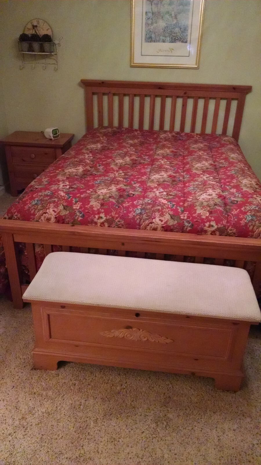 Lane cedar-lined hope chest with bench seating cushioned lid solid pine